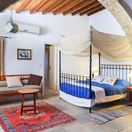 Zoes Traditional Apartments, Bed & Breakfast Larnaca Esterno foto