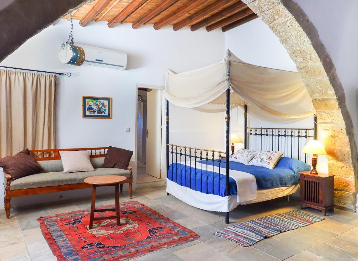 Zoes Traditional Apartments, Bed & Breakfast Larnaca Esterno foto