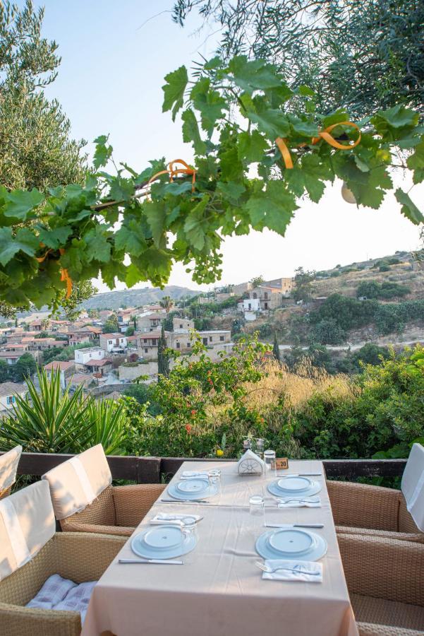 Zoes Traditional Apartments, Bed & Breakfast Larnaca Esterno foto