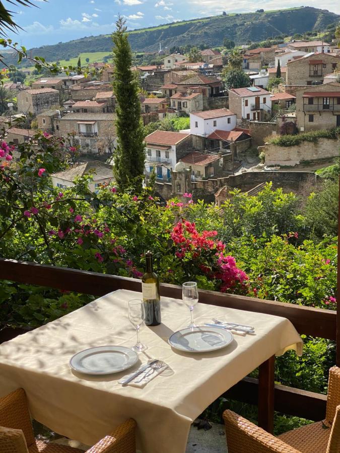 Zoes Traditional Apartments, Bed & Breakfast Larnaca Esterno foto
