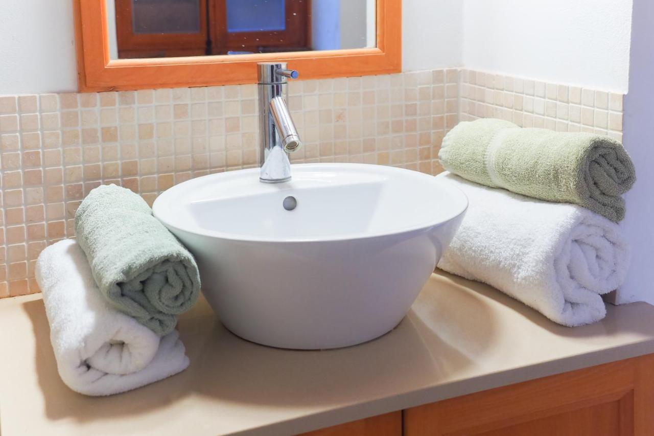 Zoes Traditional Apartments, Bed & Breakfast Larnaca Esterno foto