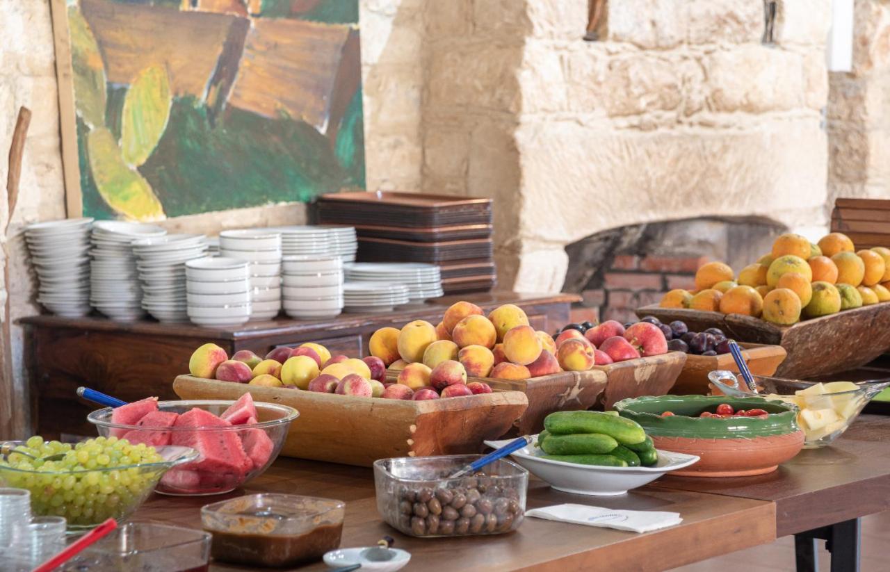 Zoes Traditional Apartments, Bed & Breakfast Larnaca Esterno foto