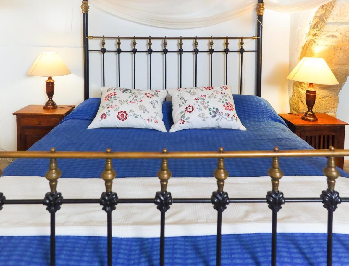 Zoes Traditional Apartments, Bed & Breakfast Larnaca Esterno foto